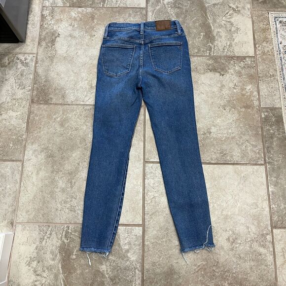 Madewell 10" High Rise Skinny Jeans – Button Front Edition (Size 26) - Picture 5 of 16